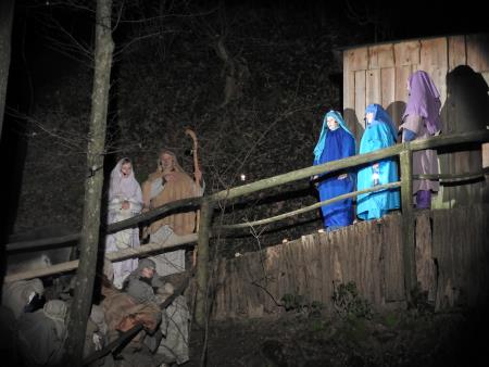 Utrinki iz druge uprizoritve predstave Božična noč, odigrane 5.1.2019 8